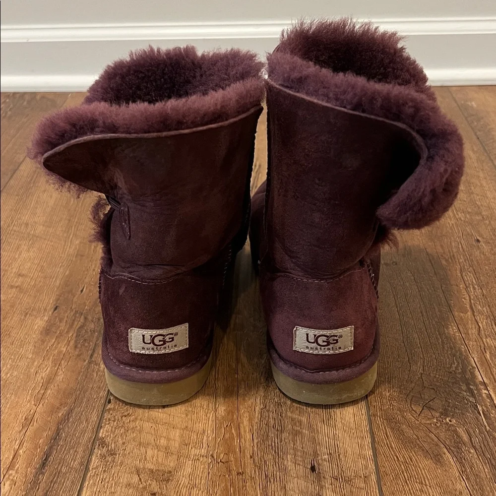 UGG Bailey Button Boots, size 8